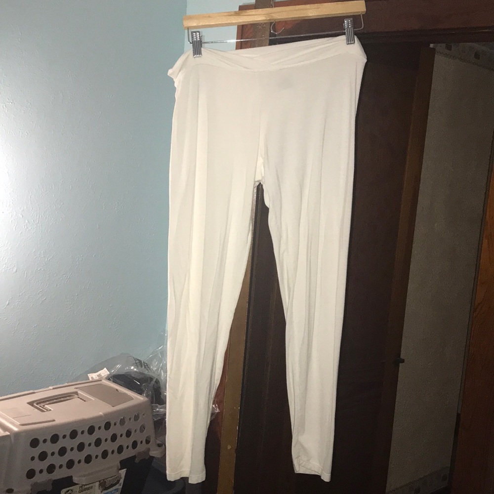 ‼️Super soft and comfy white leggings!!!!‼️
